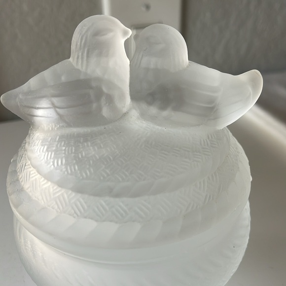 Vintage Kissing Doves Love Birds Frosted Glass Powder Box Trinket Dish 🕊️🕊️ - Picture 3 of 8